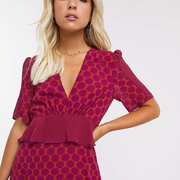 ASOS Twisted Wunder Frill Waist Detail Hexagon Printed Maxi Dress in Rust - Picture 2 of 16